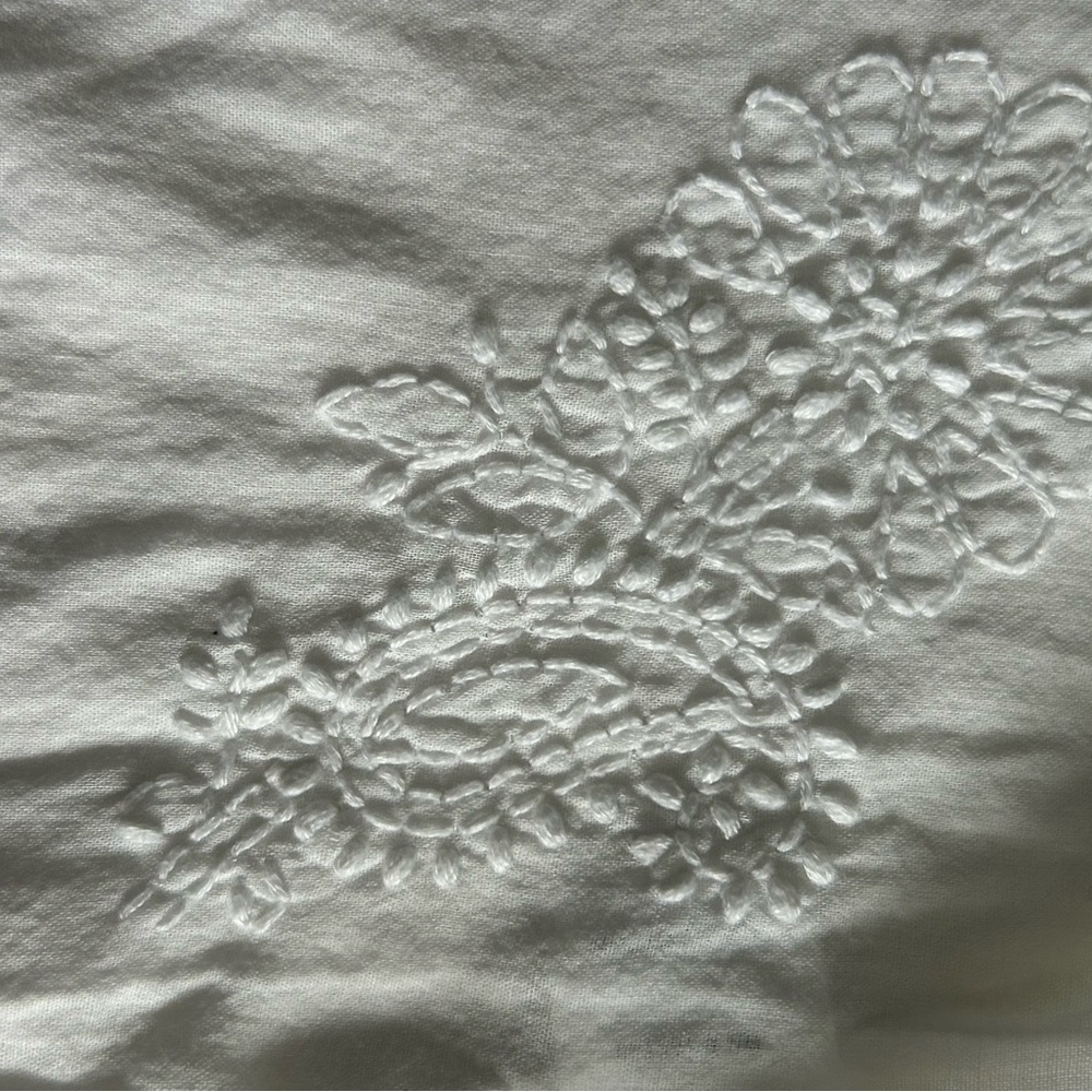 Catalog Favorites white v neck embroidered shirt, women’s large. 100% cotton. - Picture 8 of 9